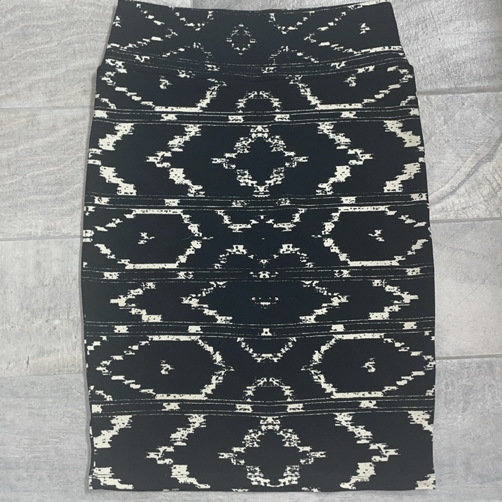 LuLaRoe Cassie Geometric Pencil Skirt, Women’s Size Medium - Picture 3 of 5